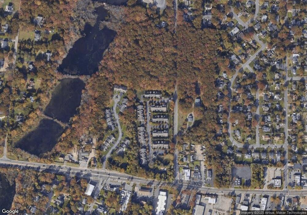 13 Hollins Ln unit 13, Bayport, NY 11705 - photo 1