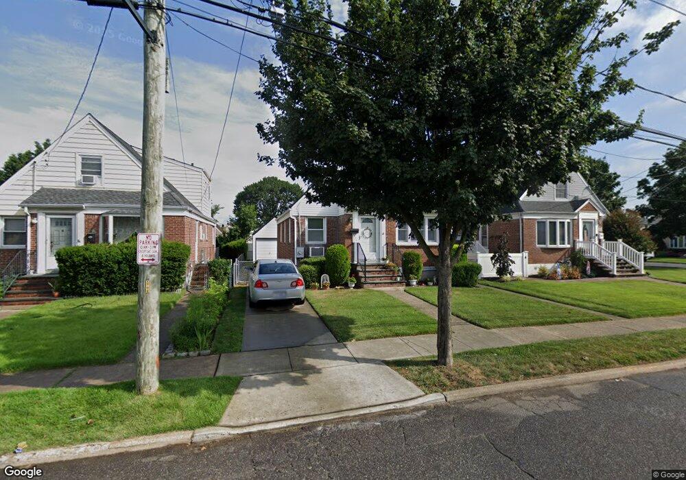 456 Lincoln Place, Mineola, NY 11501 - photo 1