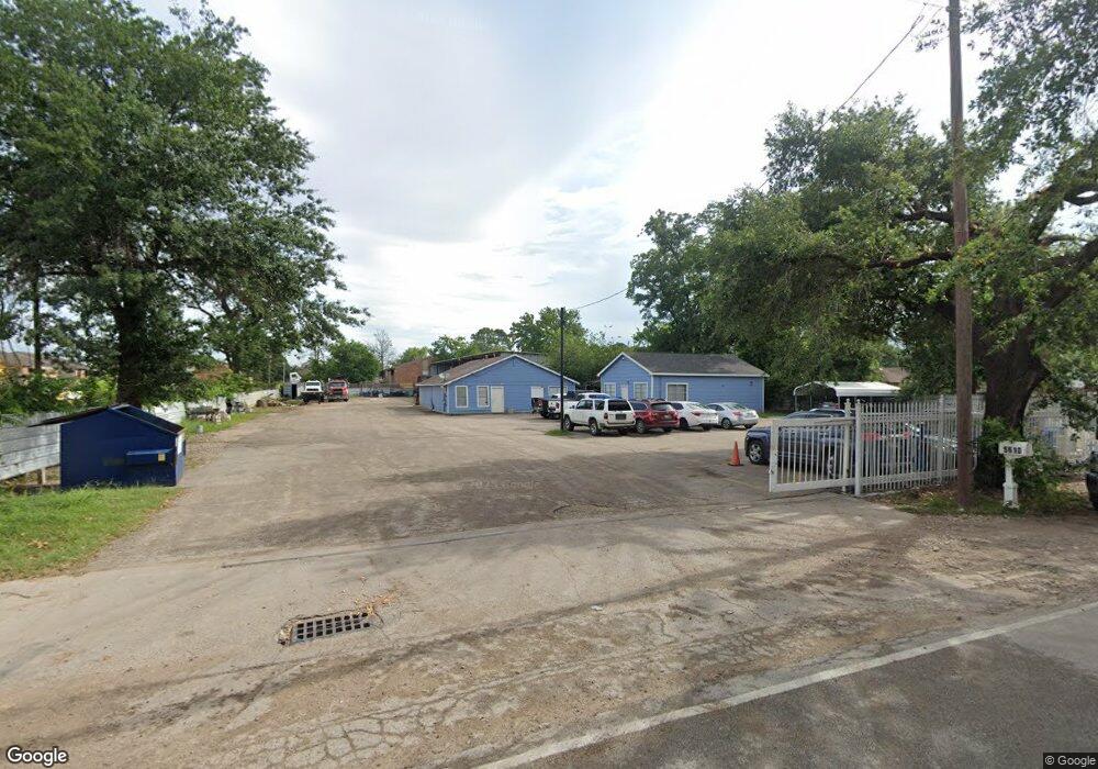 5610 Creekmont Dr, Houston, TX 77091 - photo 1