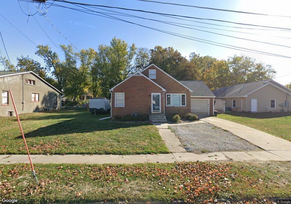 414 E 8th St S, Newton, IA 50208 - photo 1