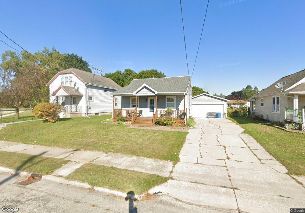 1206 Arlington Ave, Manitowoc, WI 54220 - photo 1