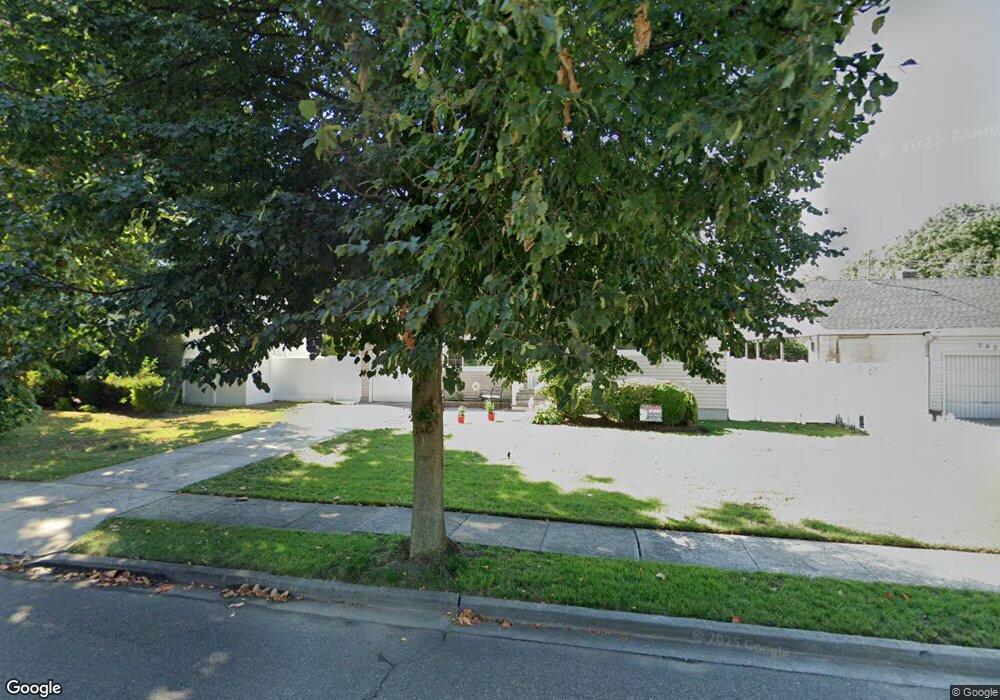 788 Janos Ln, West Hempstead, NY 11552 - photo 1