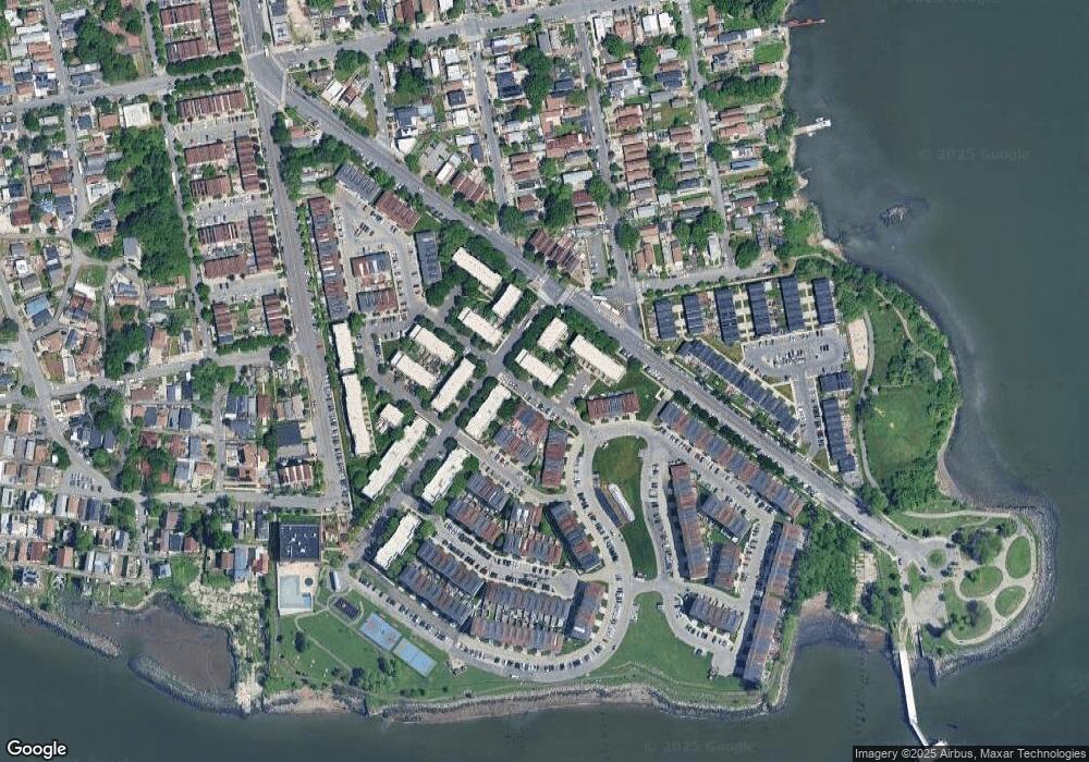 102 Neptune Ln unit 102, Bronx, NY 10473 - photo 1