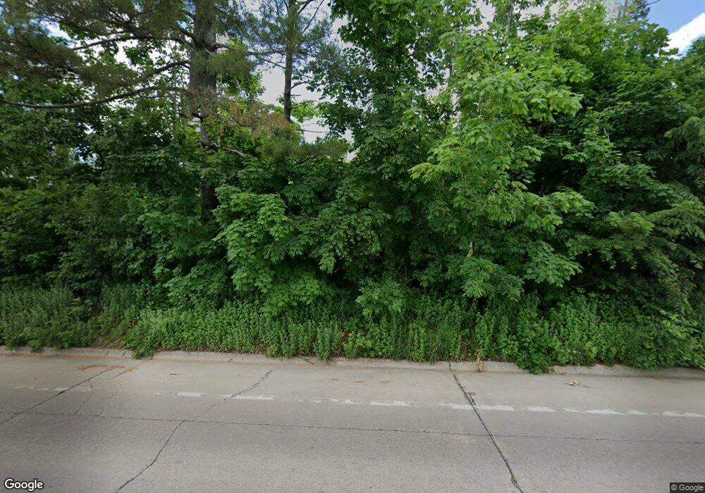 2460 1st Ave NW, Cedar Rapids, IA 52405 - photo 1