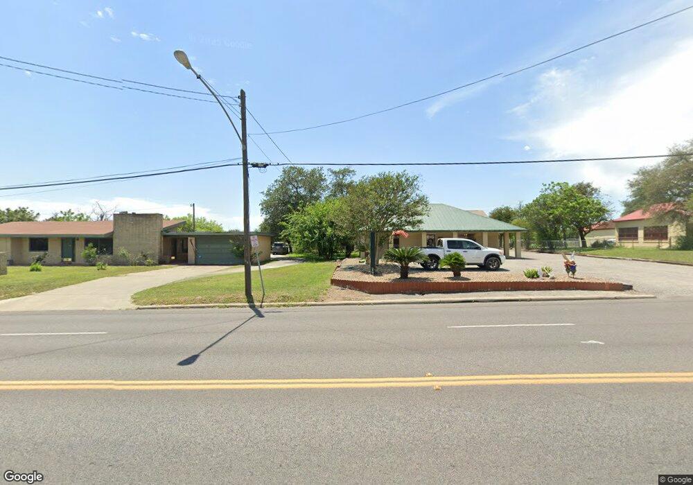 1207 N Washington St, Beeville, TX 78102 - photo 1