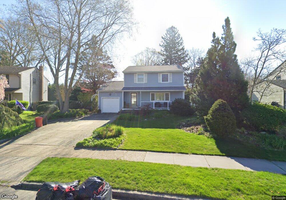 63 Genesee Dr, ComMacK, NY 11725 - photo 1