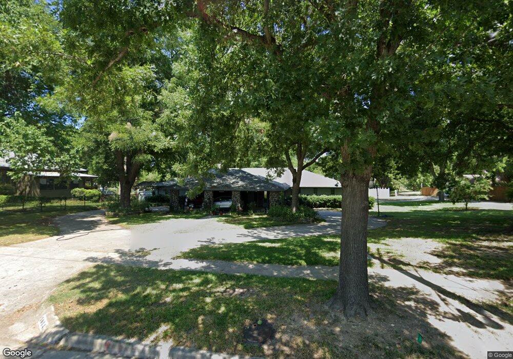 1014 S Lindsay St, Gainesville, TX 76240 - photo 1