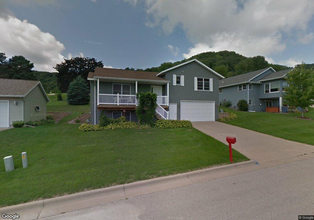 913 Cortland Ln, La Crescent, MN 55947 - photo 1