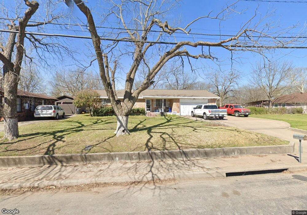922 Country Club Rd, Cleburne, TX 76033 - photo 1