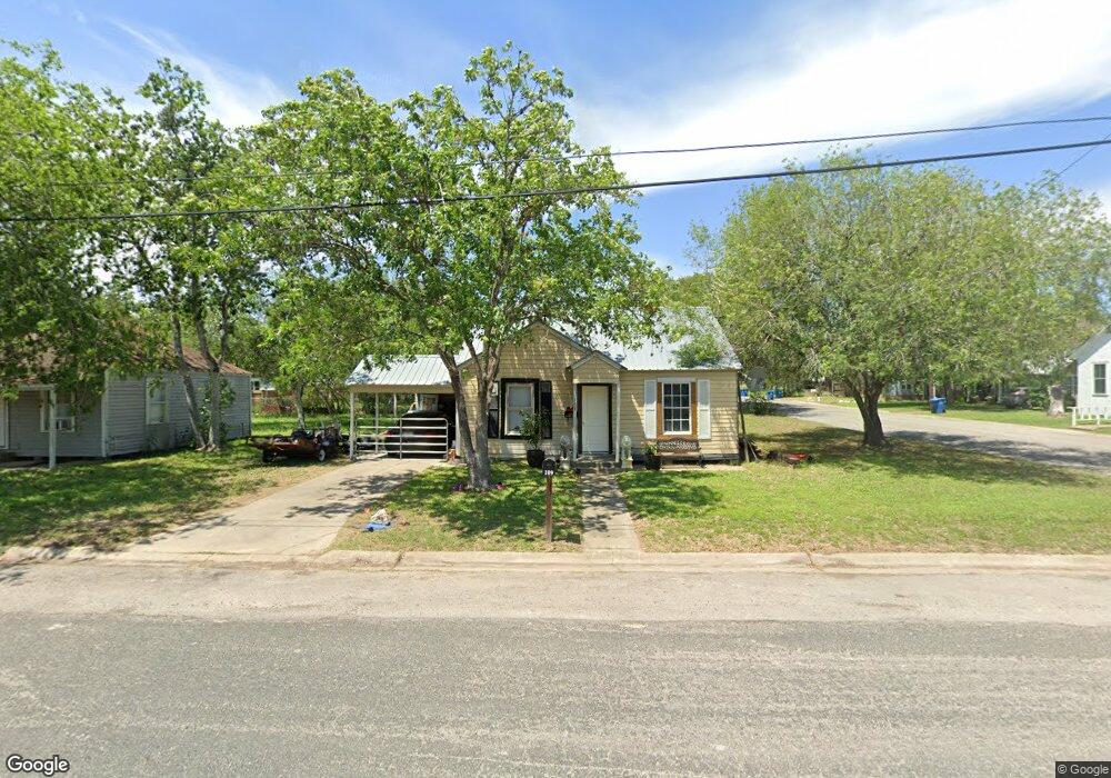 109 E Clare St, Beeville, TX 78102 - photo 1