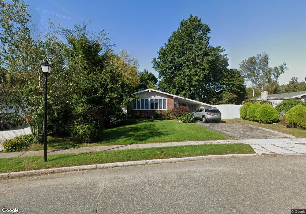 49 Hayrick Ln, ComMacK, NY 11725 - photo 1