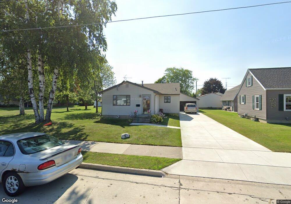 1266 S 31st St, Manitowoc, WI 54220 - photo 1