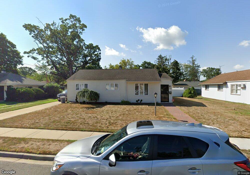 289 Coventry Rd N, West Hempstead, NY 11552 - photo 1