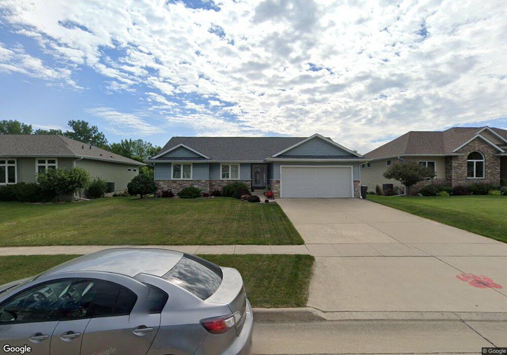 4204 Wedgewood Dr, Cedar Falls, IA 50613 - photo 1