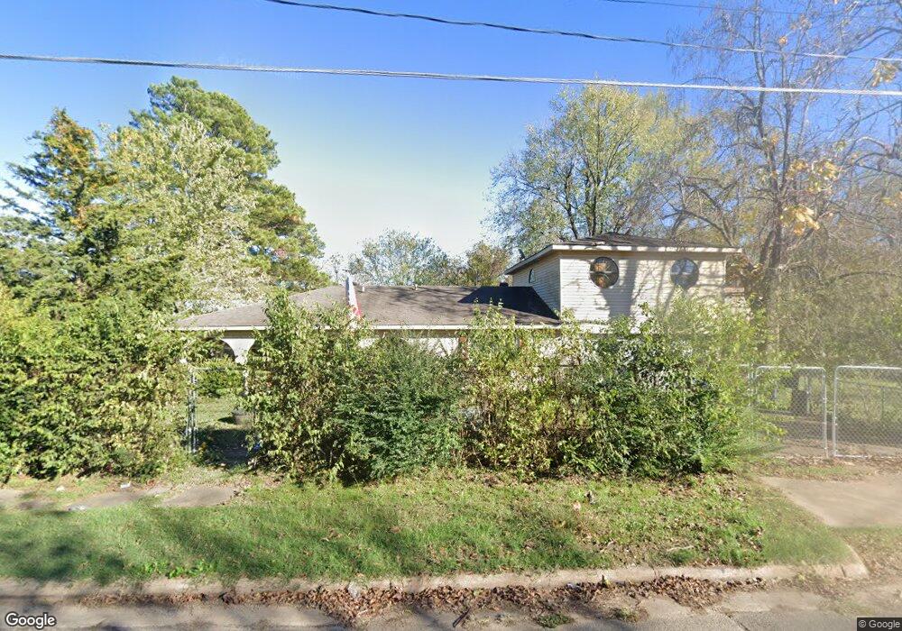 712 N H St, Hugo, OK 74743 - photo 1