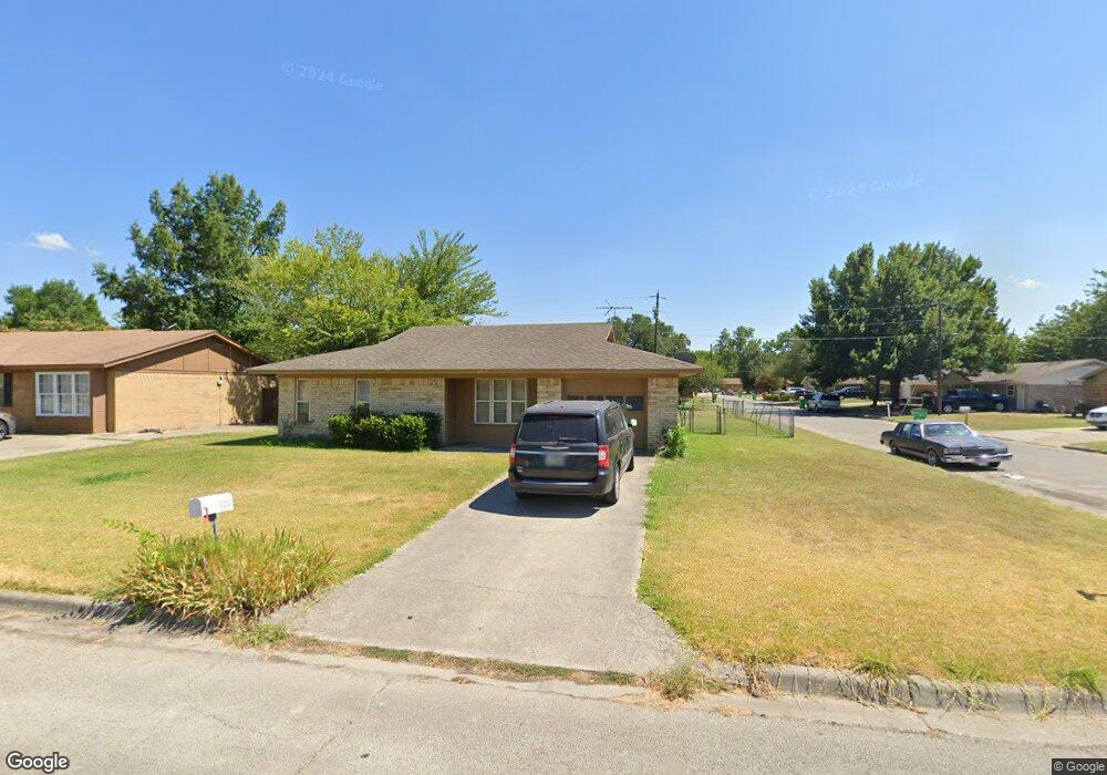 1410 Patricia Dr, Gainesville, TX 76240 - photo 1