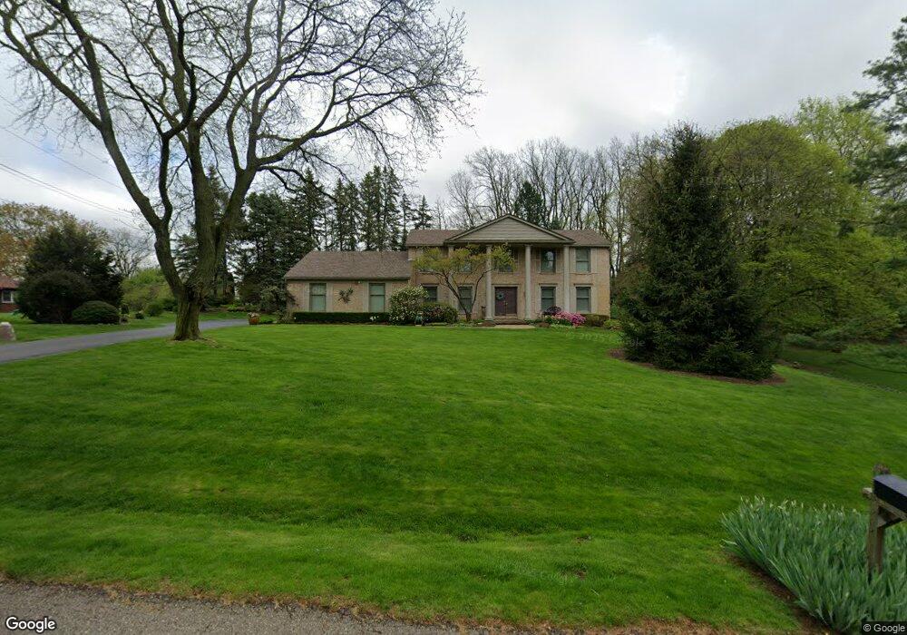 1020 Dowling Rd, Bloomfield Hills, MI 48304 - photo 1