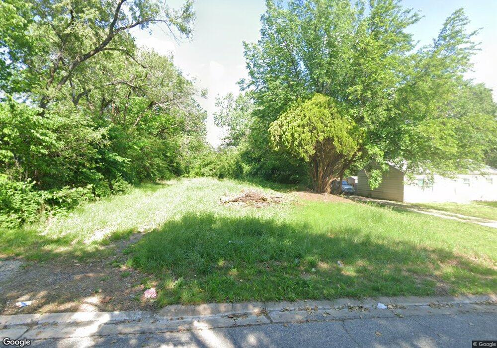 3304 SE Emerson St, Topeka, KS 66605 - photo 1