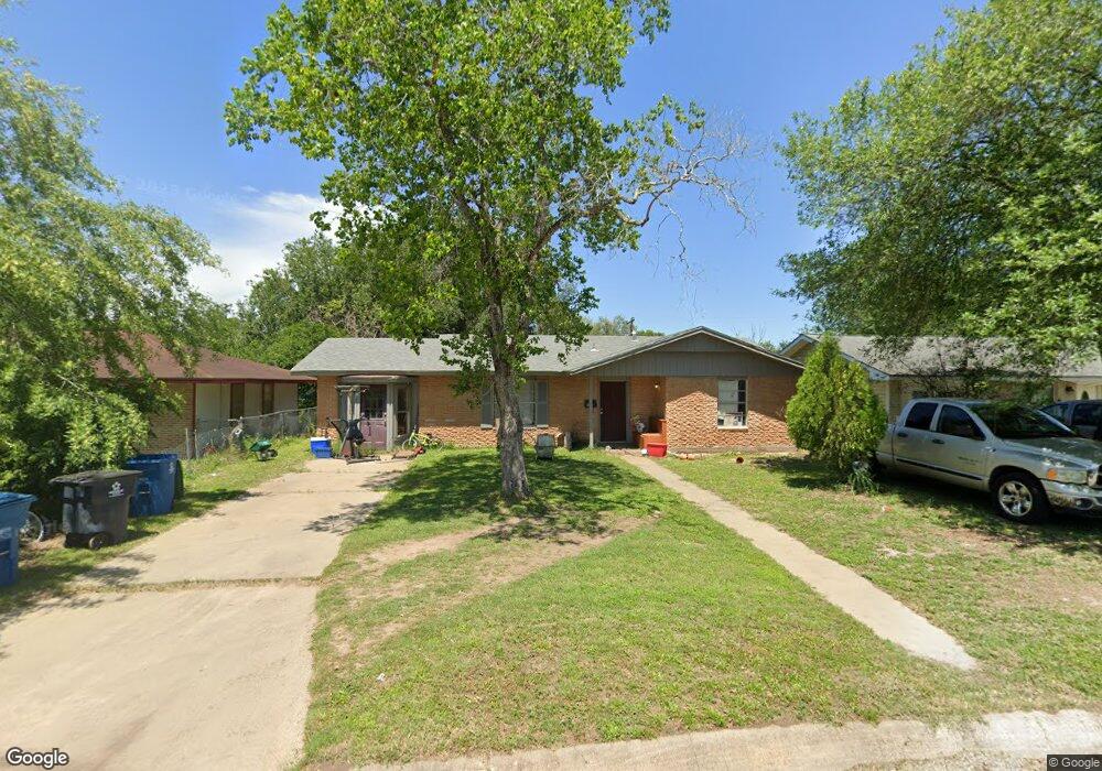 1105 E Fannin St, Beeville, TX 78102 - photo 1