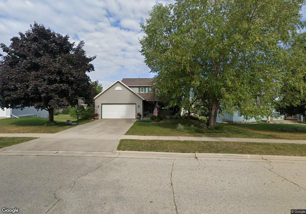 663 N Woods Edge Dr, Oregon, WI 53575 - photo 1