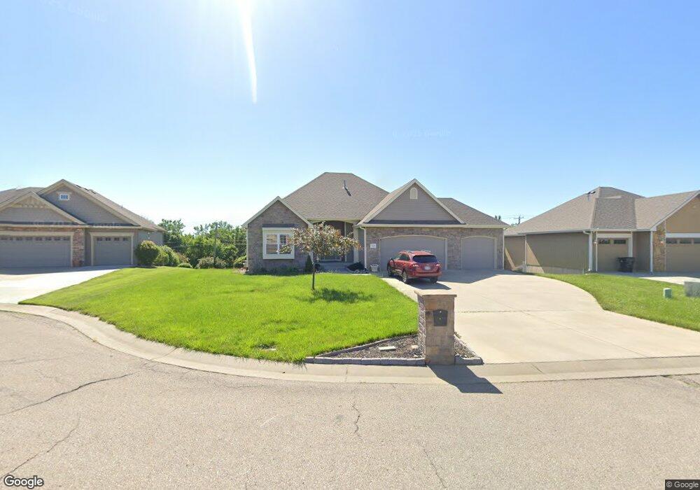 4015 SW Barons Ln, Topeka, KS 66610 - photo 1