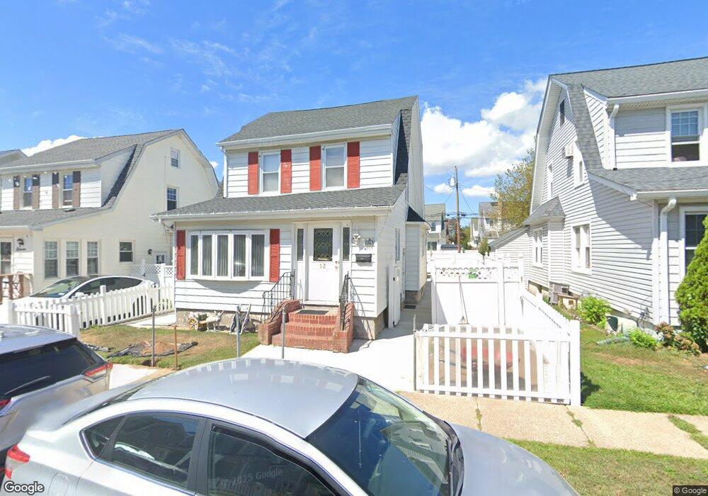 13 Evergreen Dr, Lindenhurst, NY 11757 - photo 1