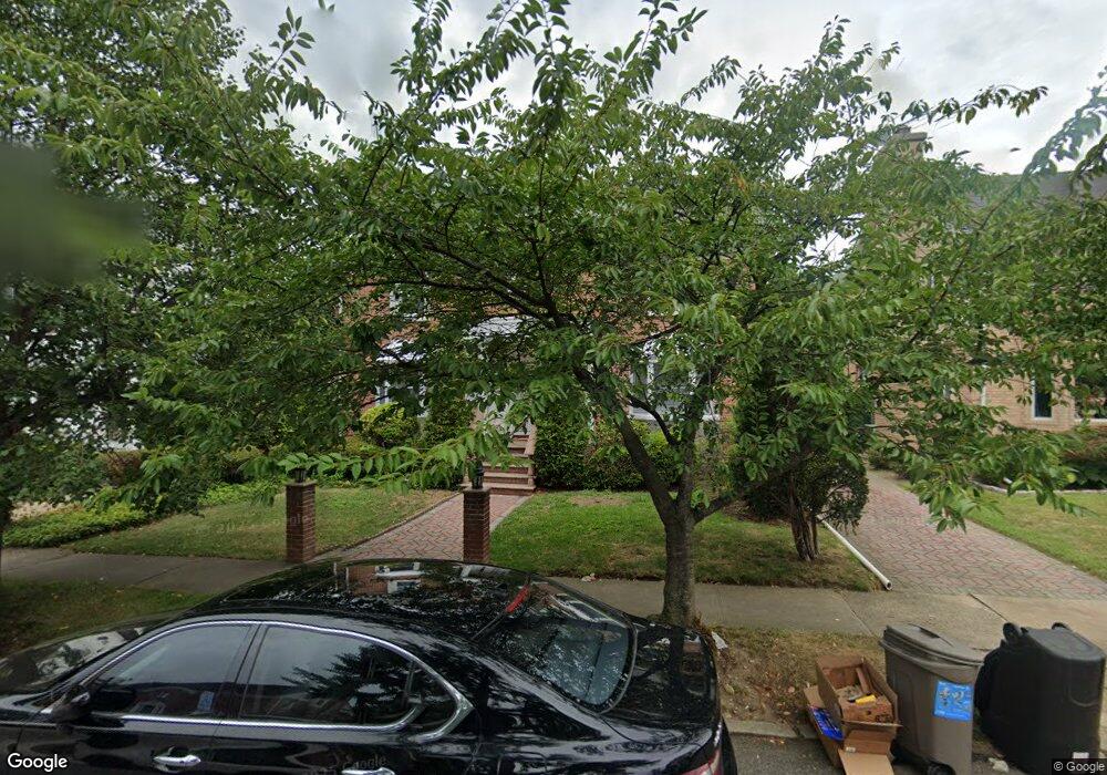 18539 80th Rd, Jamaica, NY 11432 - photo 1