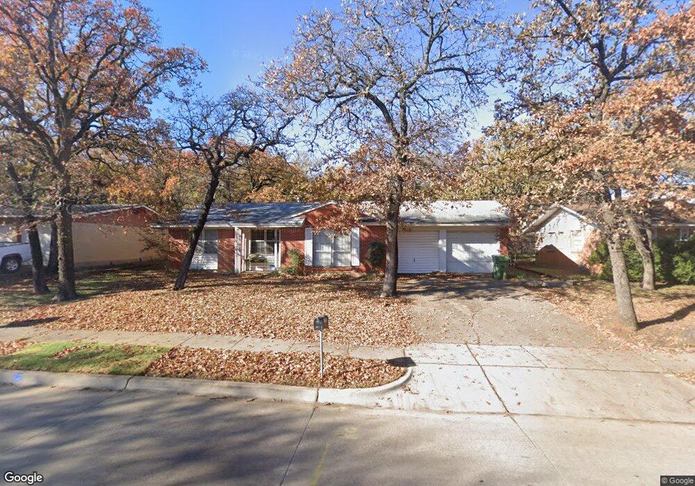 136 Ravenswood Dr, Bedford, TX 76022 - photo 1