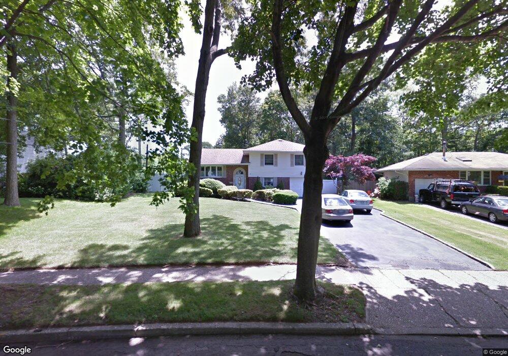 8 Dewey Rd, ComMacK, NY 11725 - photo 1