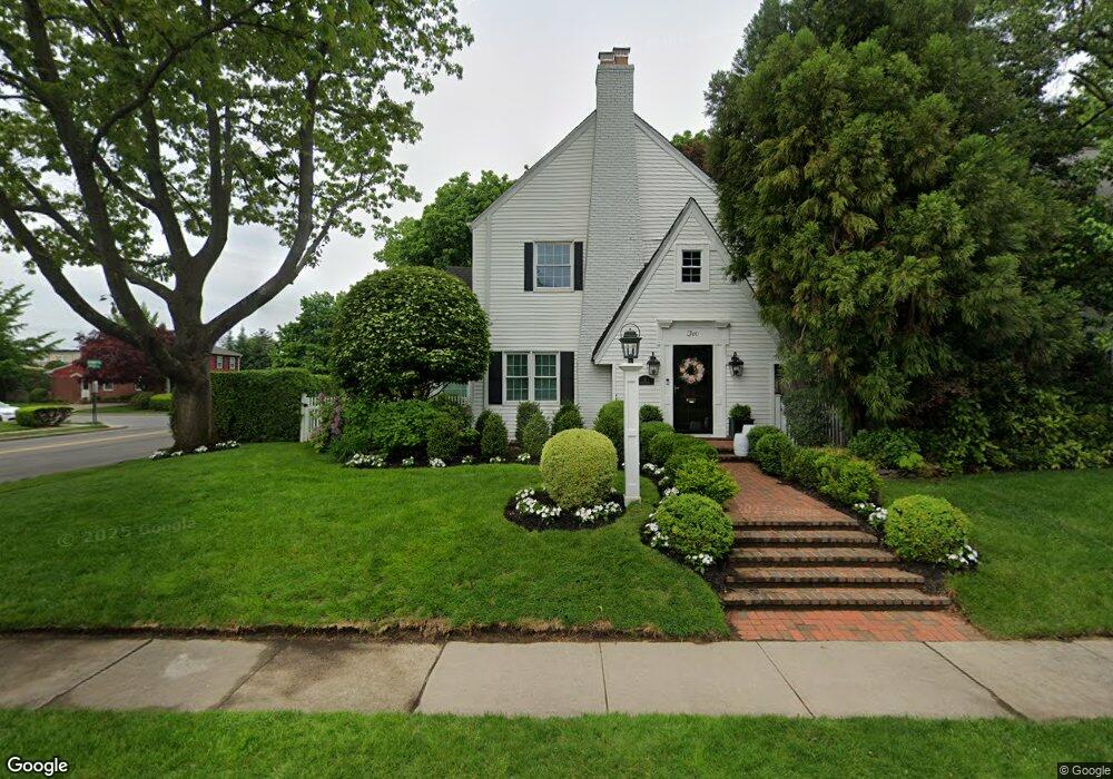 2 Kilburn Rd, Garden City, NY 11530 - photo 1