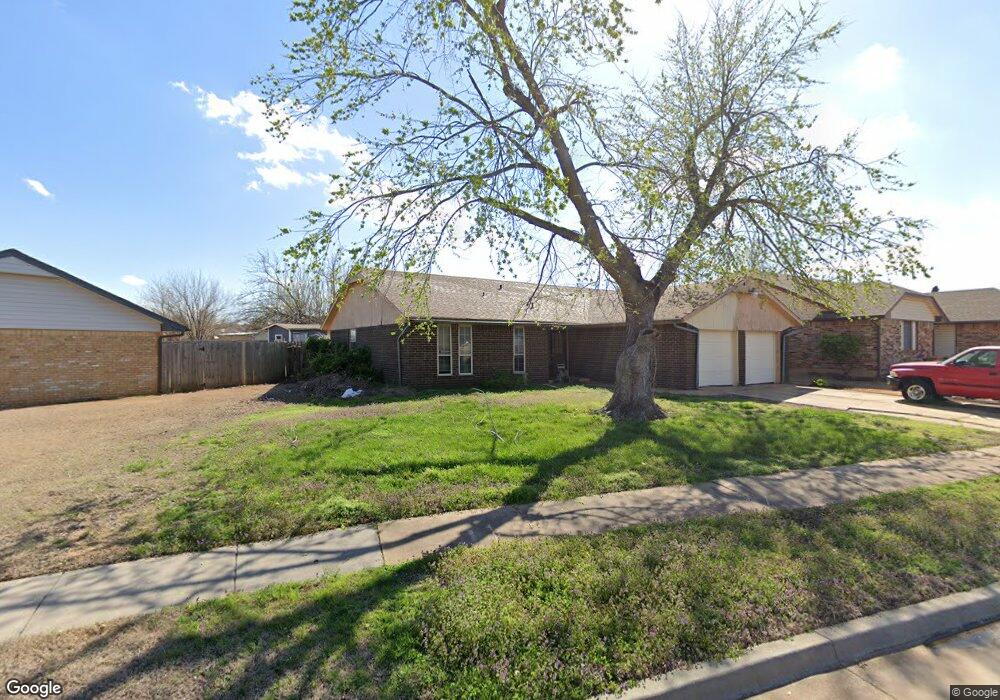 904 Wilkinson Dr, Moore, OK 73160 - photo 1