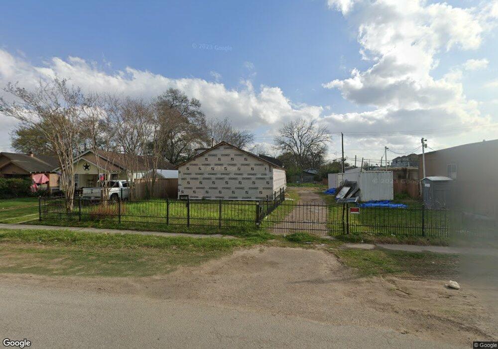 740 W 25, Houston, TX 77008 - photo 1