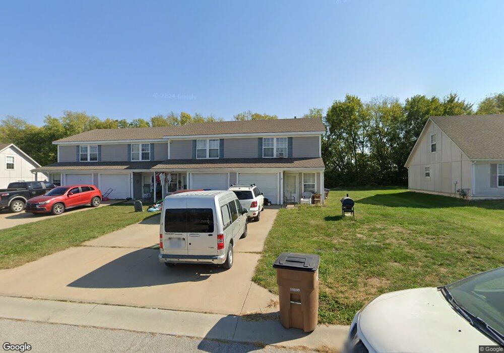 205 N Crest Dr, Raymore, MO 64083 - photo 1