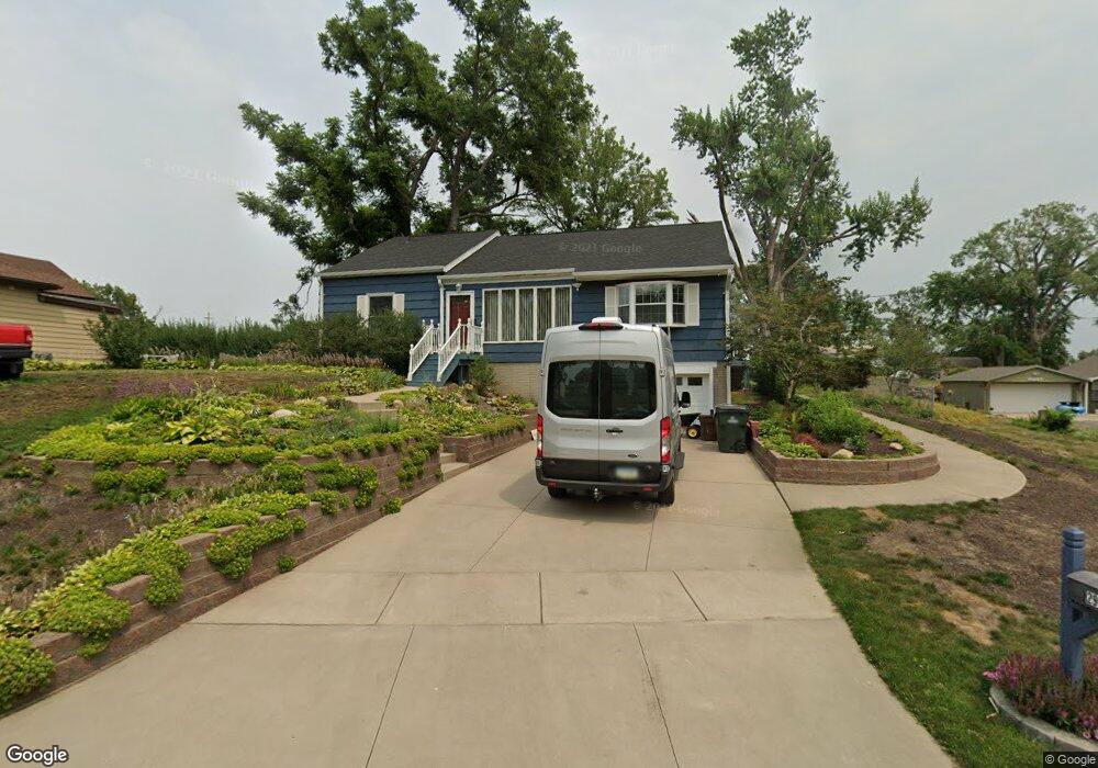 2925 Outlook Dr SW, Cedar Rapids, IA 52404 - photo 1