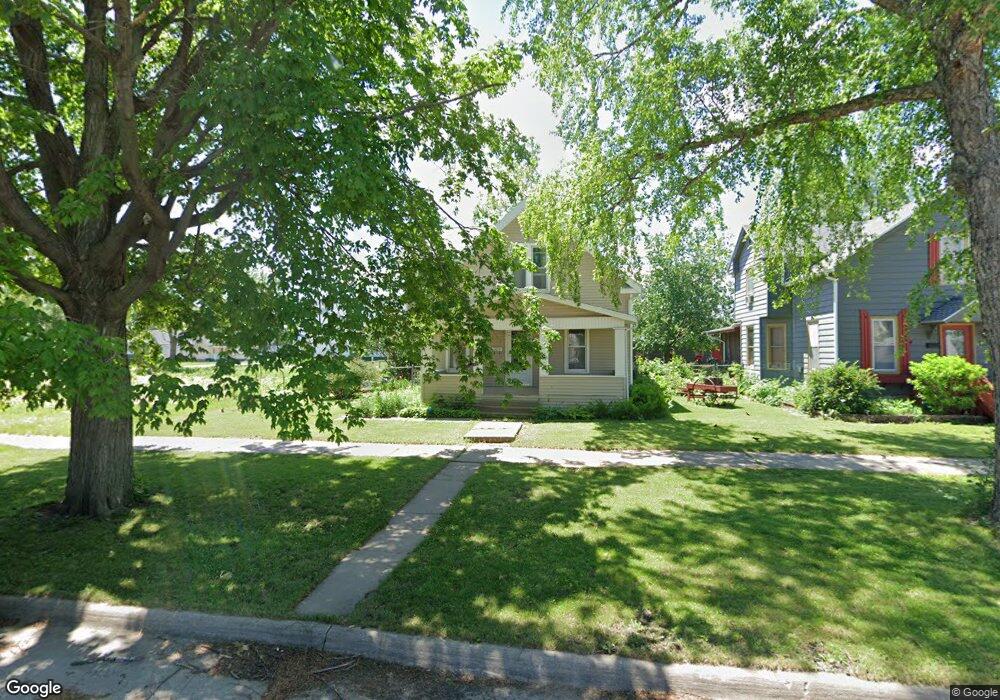 1013 D Ave NW, Cedar Rapids, IA 52405 - photo 1