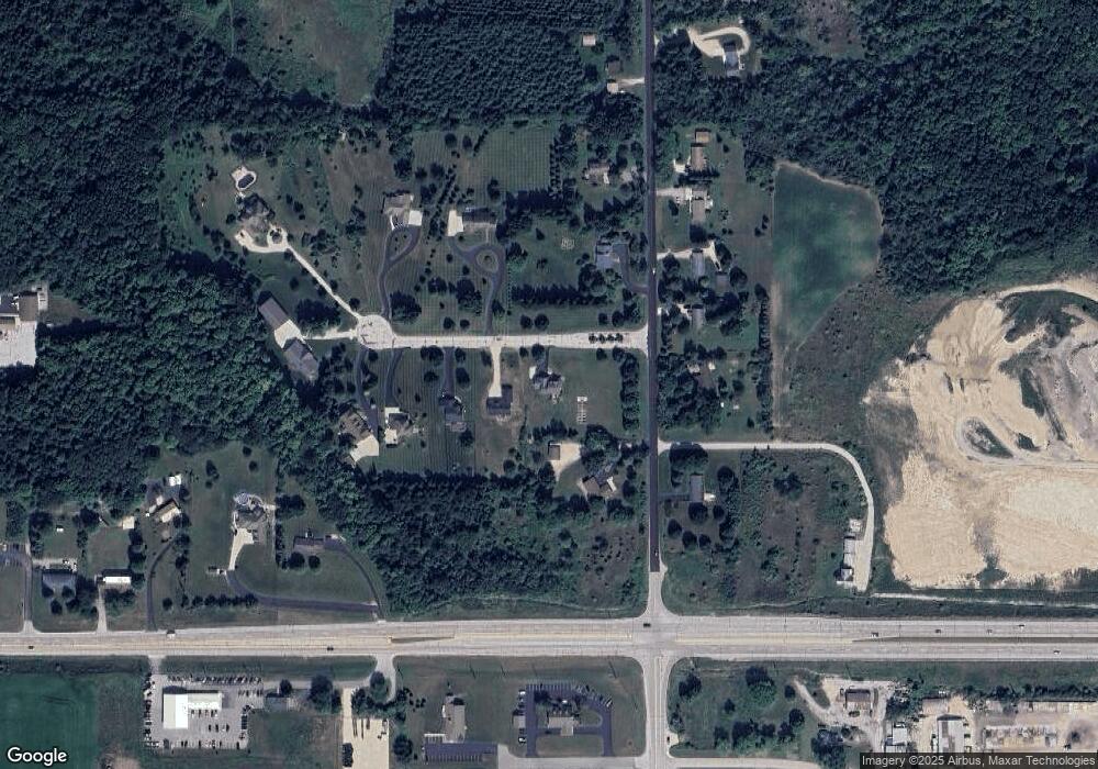 4511 Cindy Place Rd, West Bend, WI 53090 - photo 1