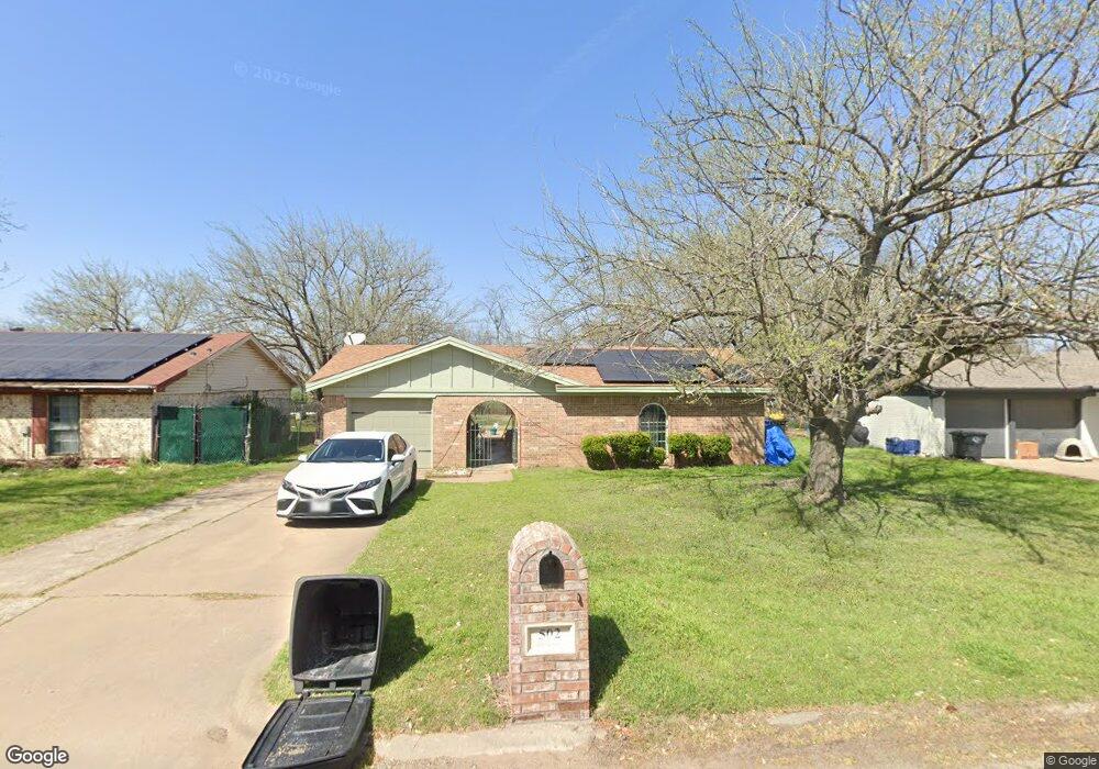 502 Sally Ln, Cleburne, TX 76033 - photo 1