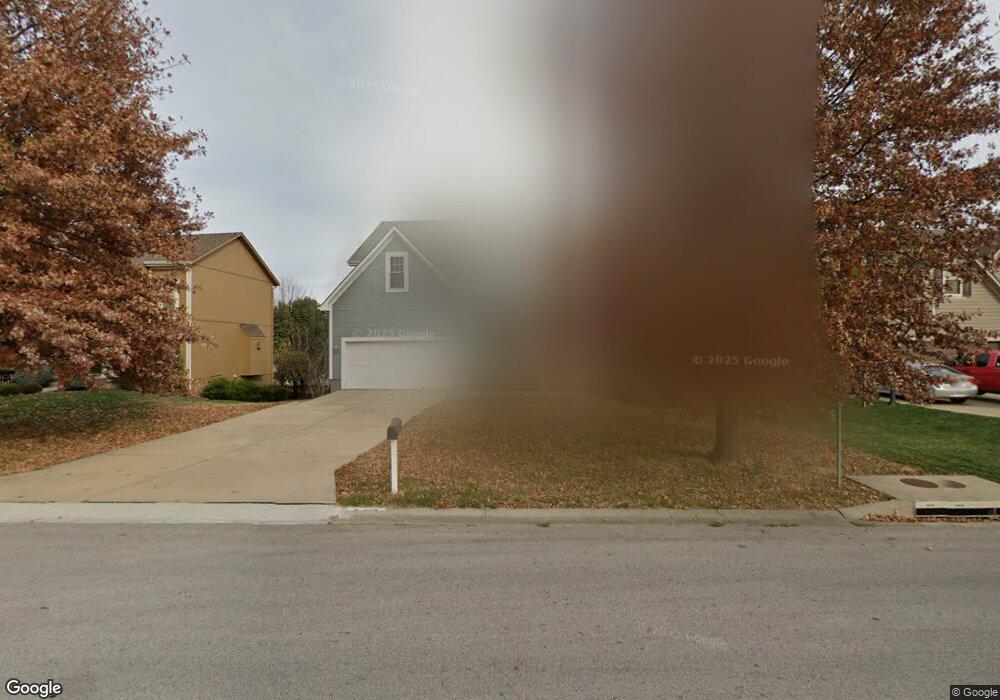 5413 Lakecrest Dr, Shawnee, KS 66218 - photo 1