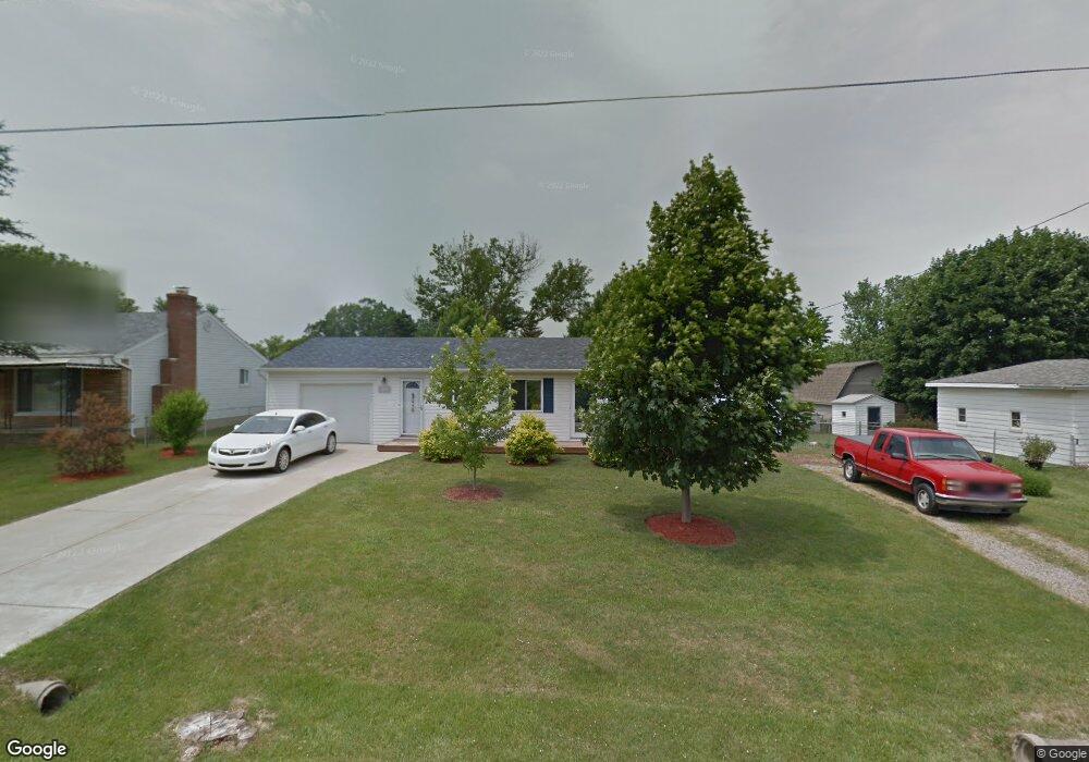 1586 Pound Dr, Flint, MI 48532 - photo 1