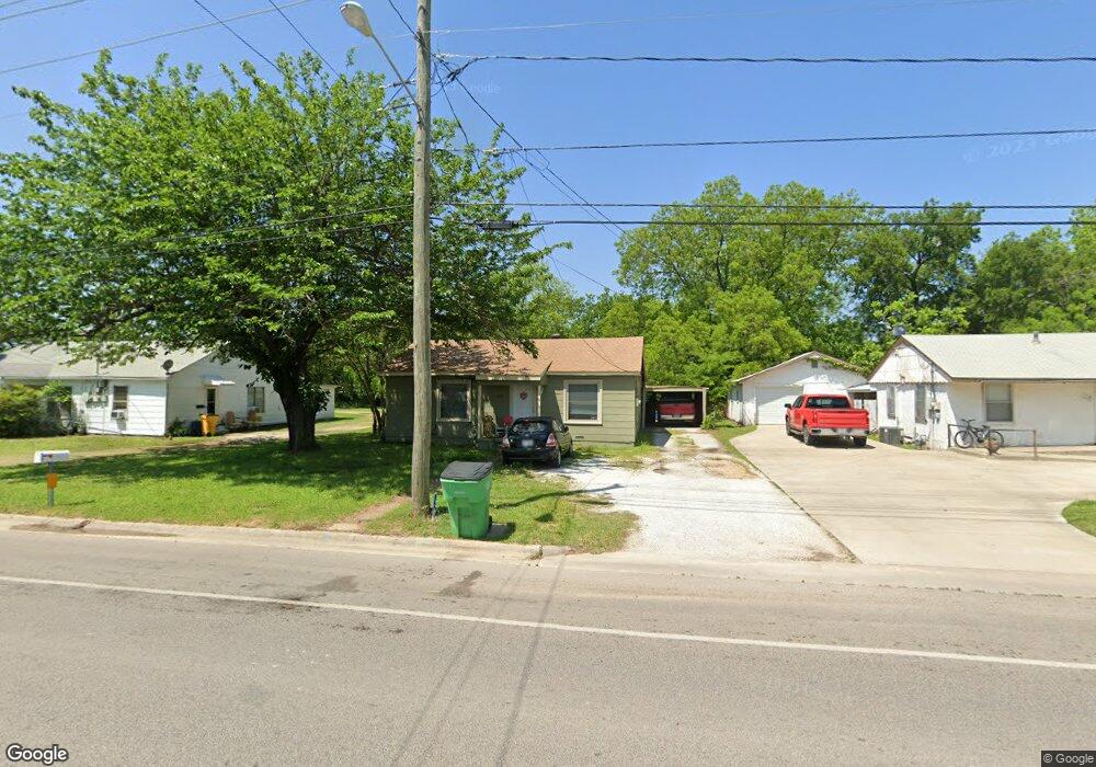 1121 S Grand Ave, Gainesville, TX 76240 - photo 1