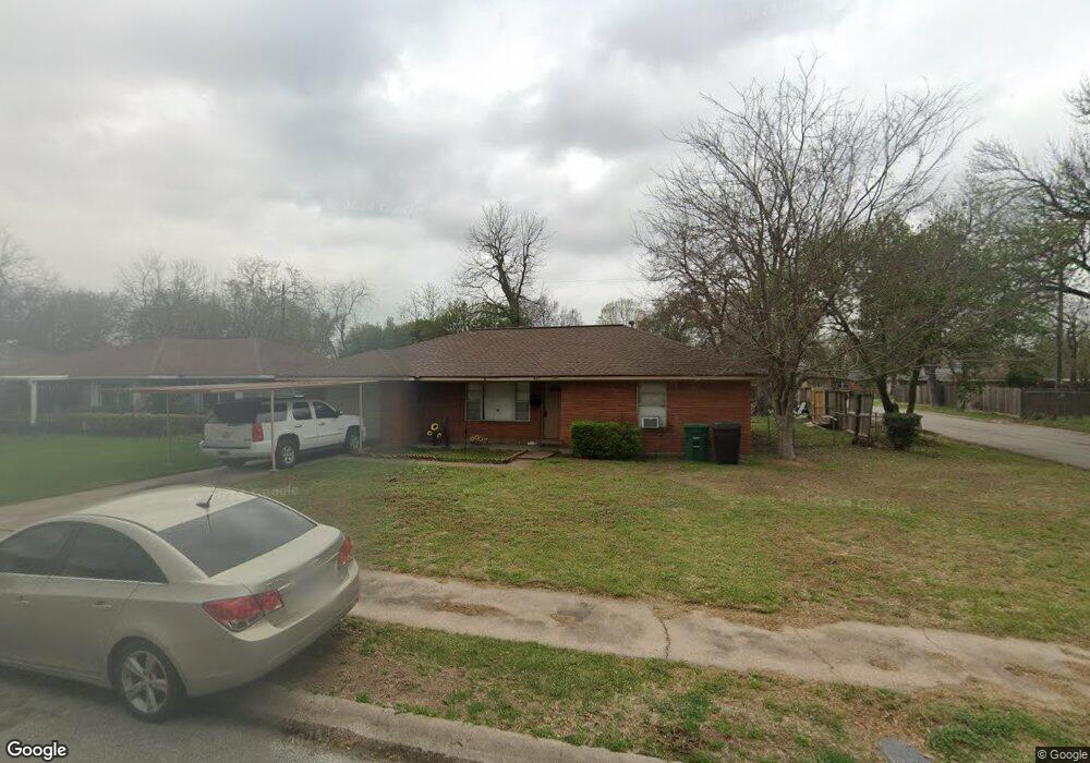 447 Gammon Dr, Houston, TX 77022 - photo 1
