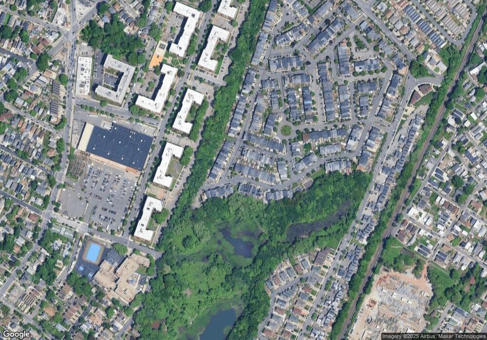 398 Skyline Dr, Staten Island, NY 10304 - photo 1