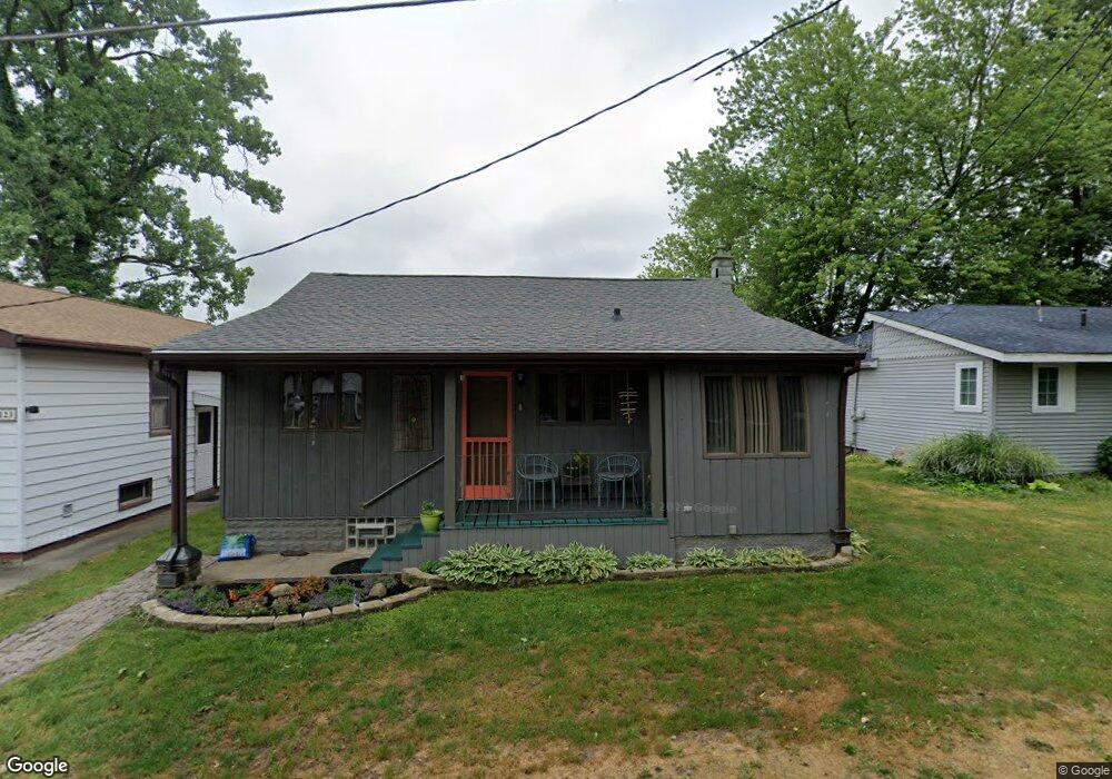 121 Lakeview Dr, Walkerton, IN 46574 - photo 1