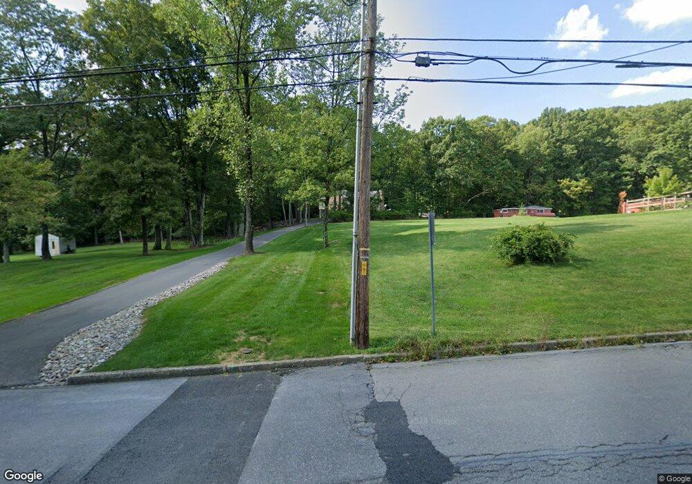 202 Constitution Ave, Wind Gap, PA 18091 - photo 1