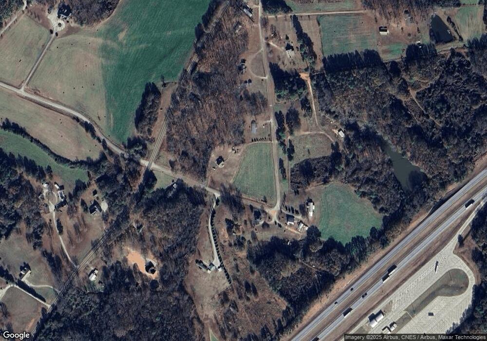 422 Wilson Cir, Lavonia, GA 30553 - photo 1