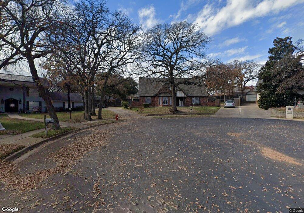 901 Brestol Ct W, Bedford, TX 76021 - photo 1