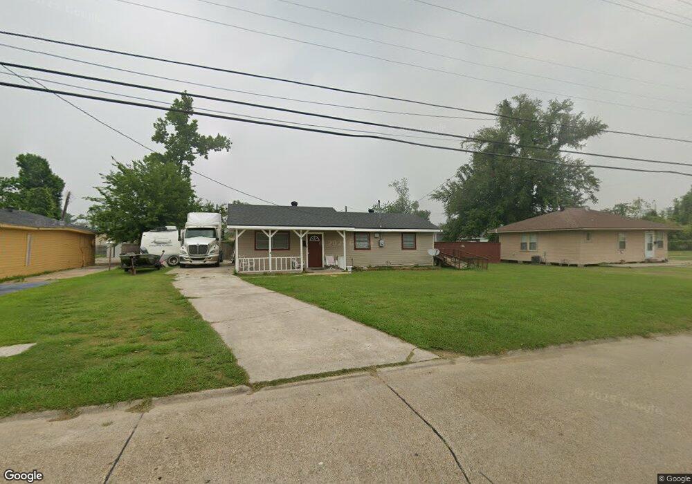 910 W 18th St, Lake Charles, LA 70601 - photo 1