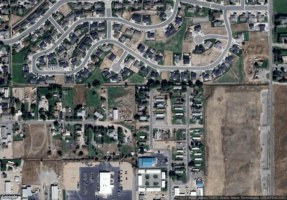 213 33rd St, Cody, WY 82414 - photo 1