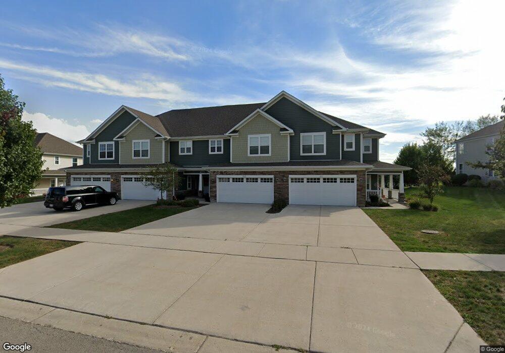 313 Wolverine Dr, Oswego, IL 60543 - photo 1