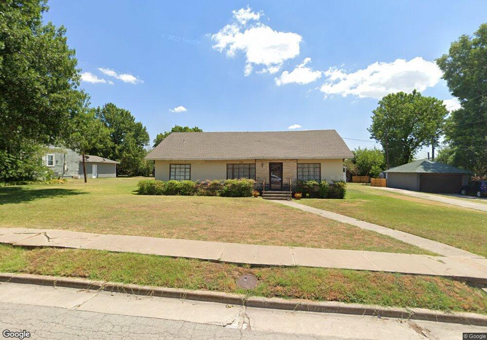 302 E Hird St, Gainesville, TX 76240 - photo 1